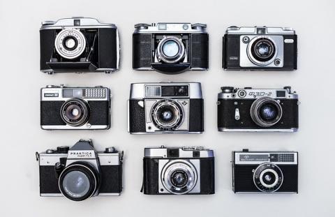 9 cameras arranged in a grid facing up